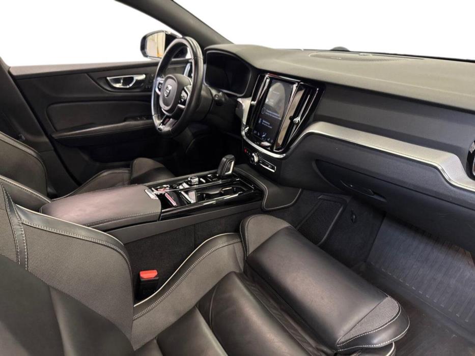 VOLVO V60 2020