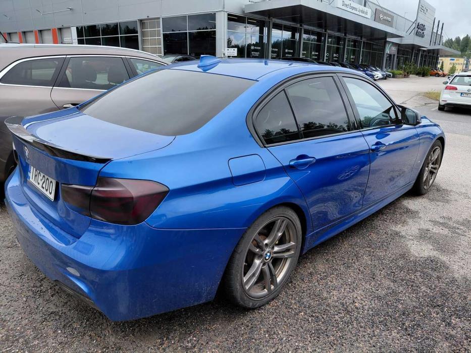 BMW 330 2018