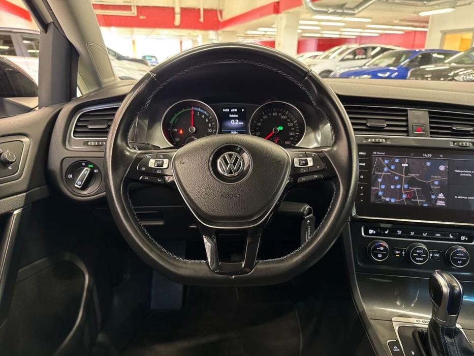 VOLKSWAGEN Golf 2018