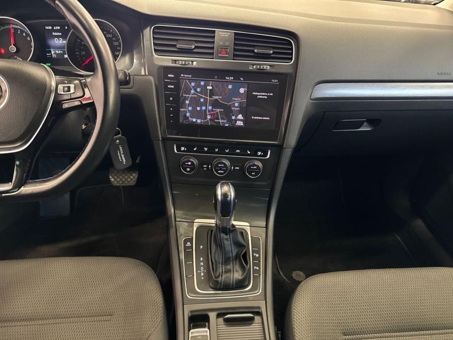 VOLKSWAGEN Golf 2018