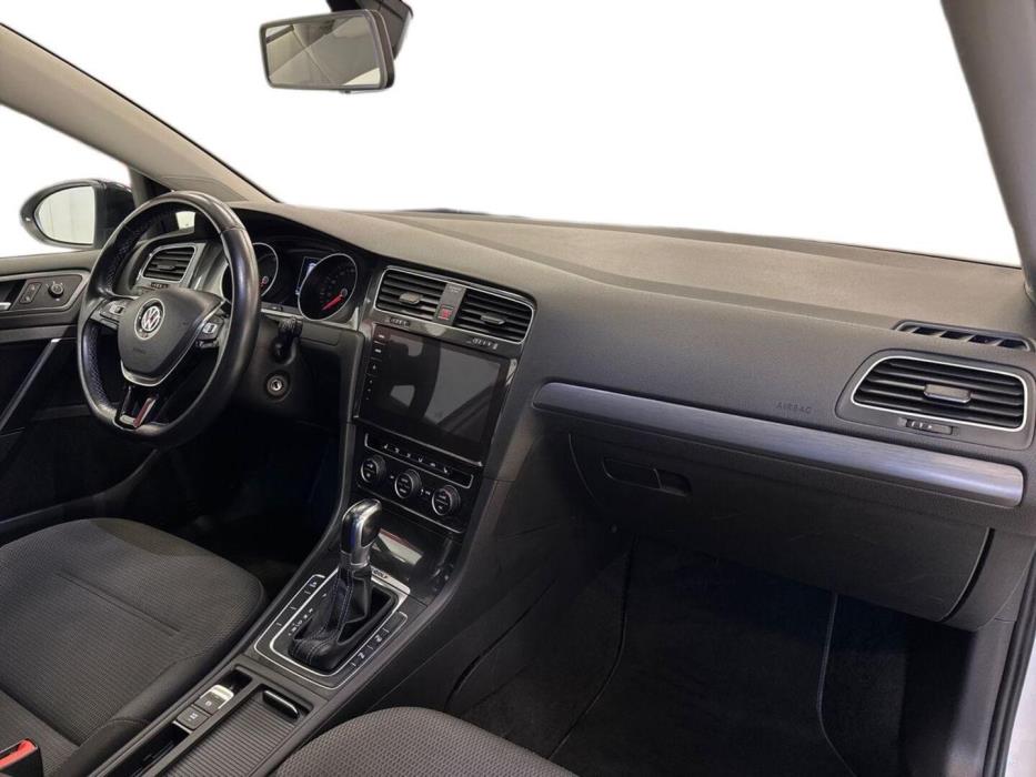 VOLKSWAGEN Golf 2018