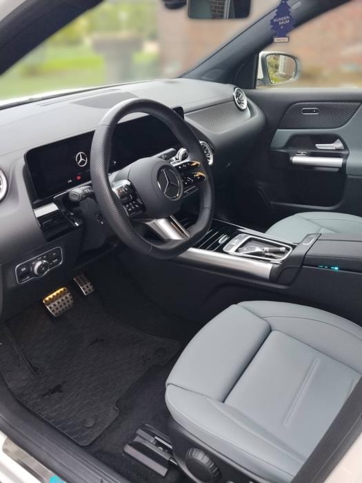 MERCEDES-BENZ EQA 2025