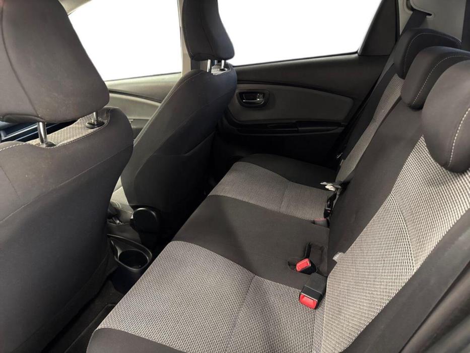 TOYOTA Yaris 2016