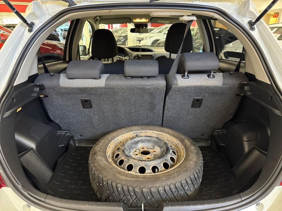 TOYOTA Yaris 2016