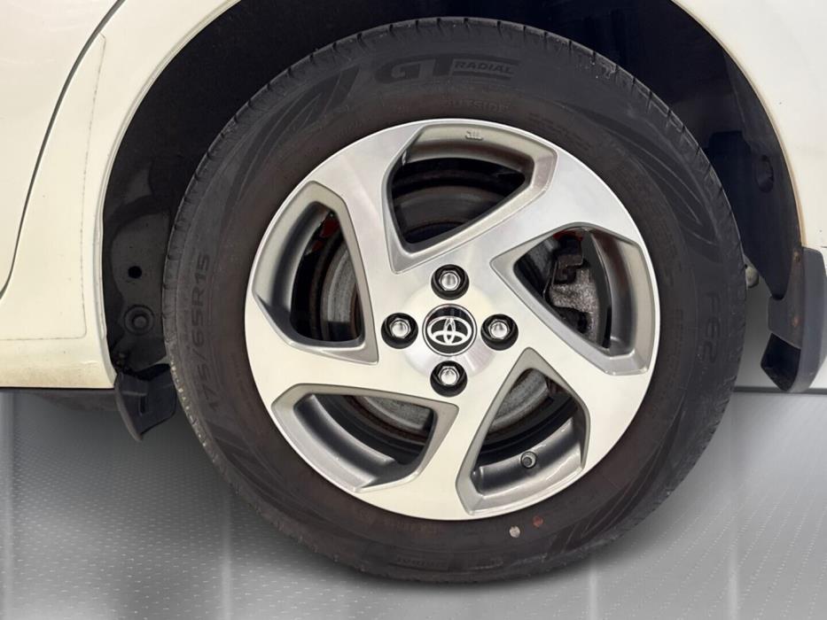 TOYOTA Yaris 2016