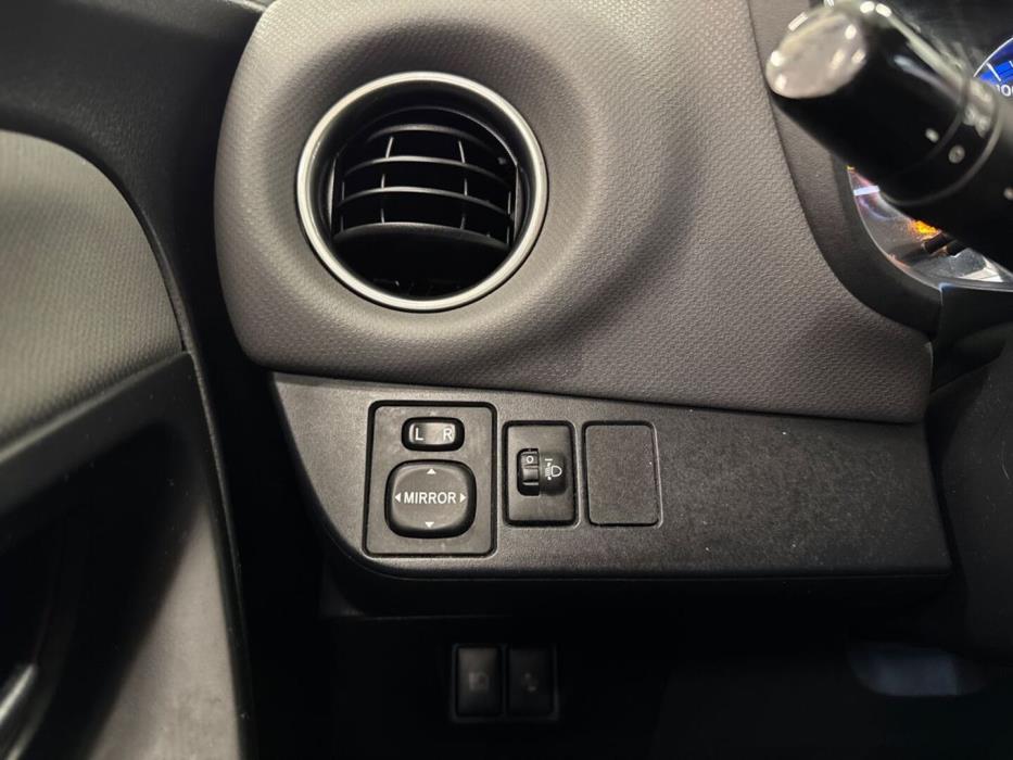 TOYOTA Yaris 2016