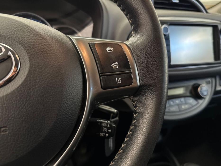 TOYOTA Yaris 2016