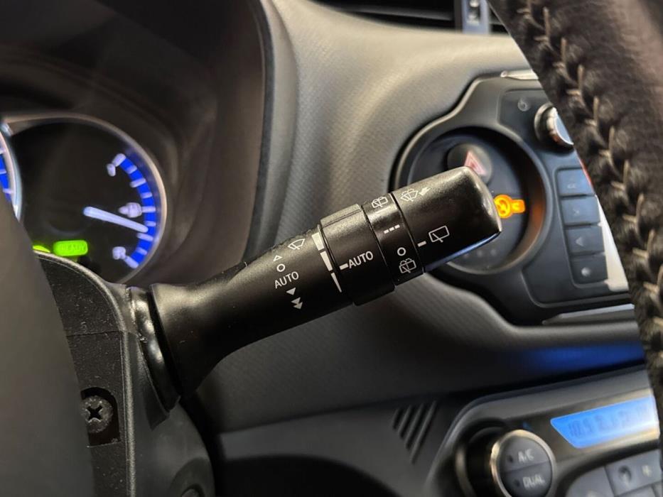 TOYOTA Yaris 2016