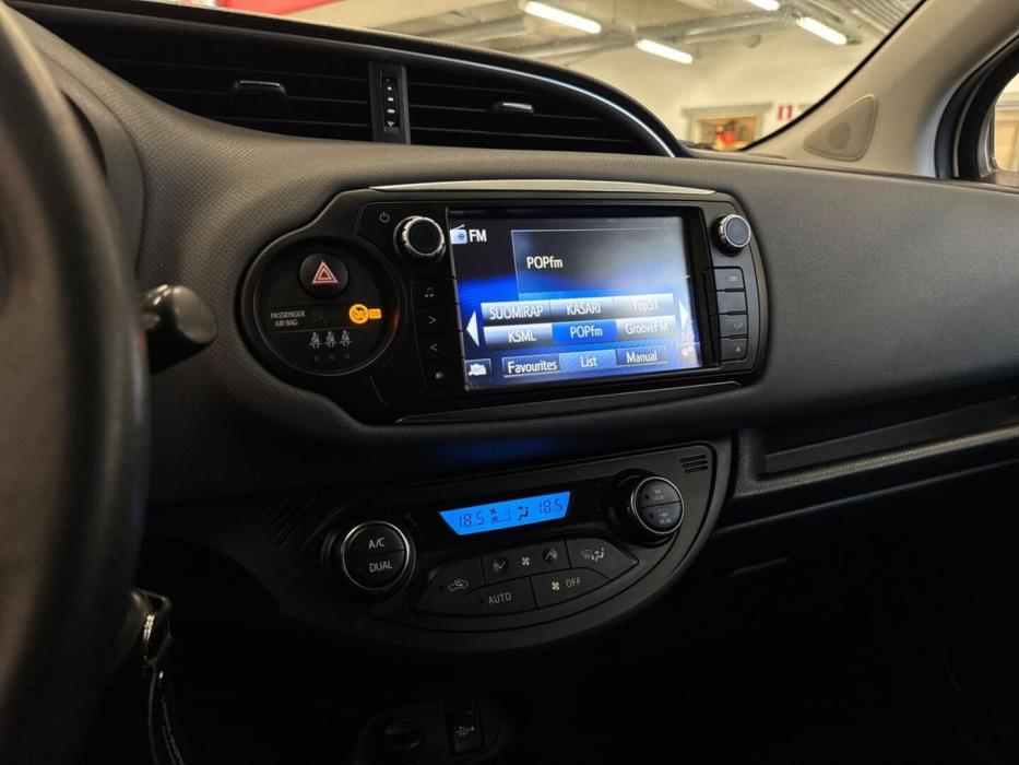 TOYOTA Yaris 2016