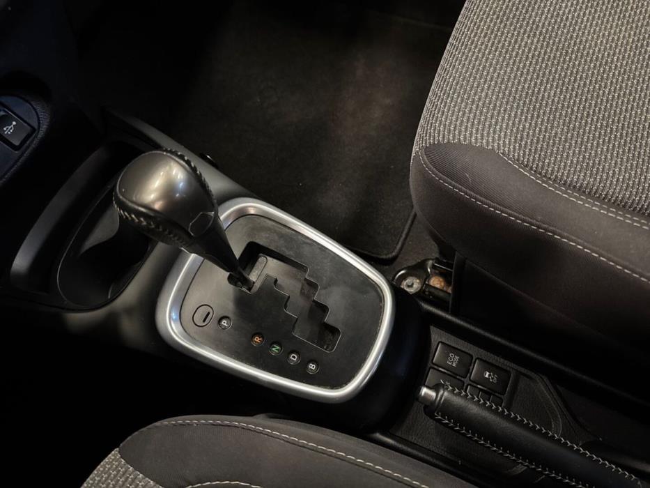 TOYOTA Yaris 2016
