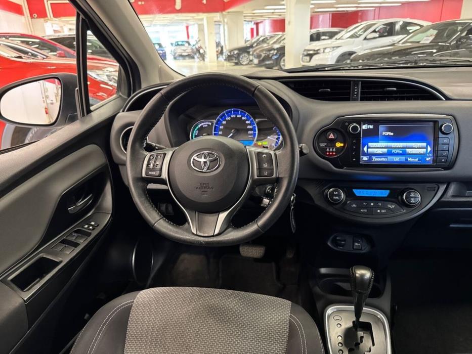 TOYOTA Yaris 2016