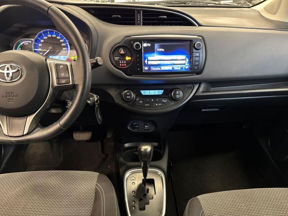 TOYOTA Yaris 2016