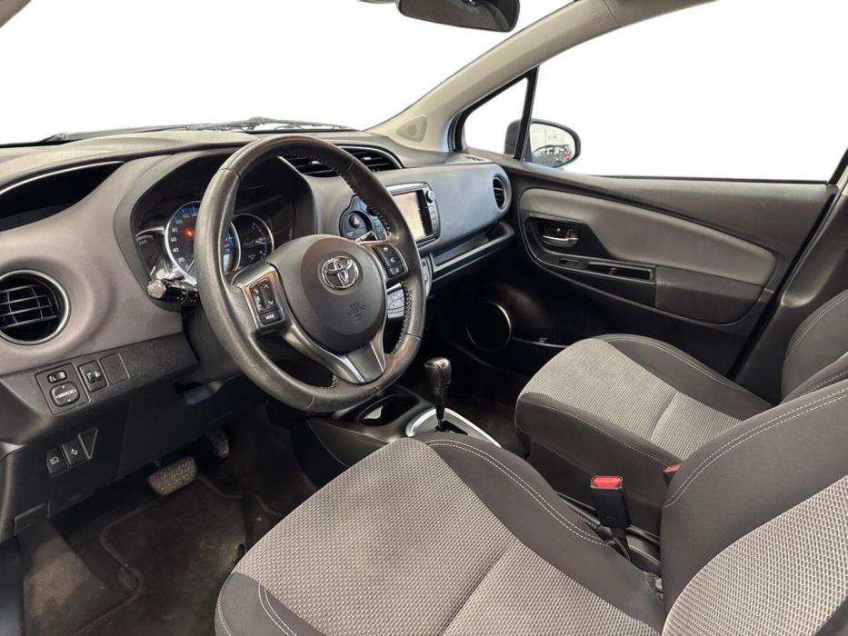 TOYOTA Yaris 2016