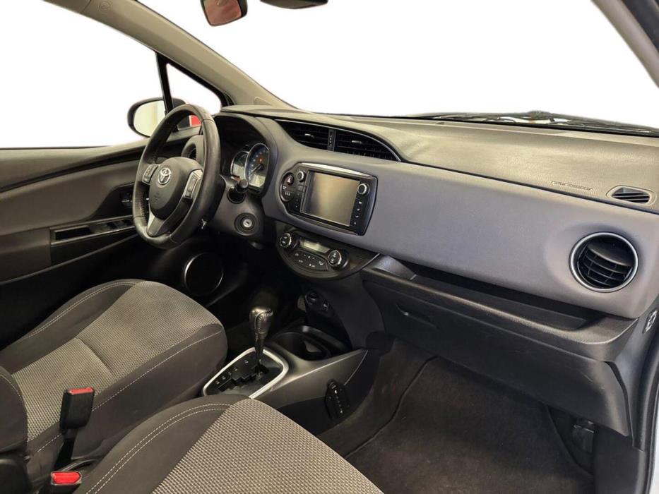 TOYOTA Yaris 2016