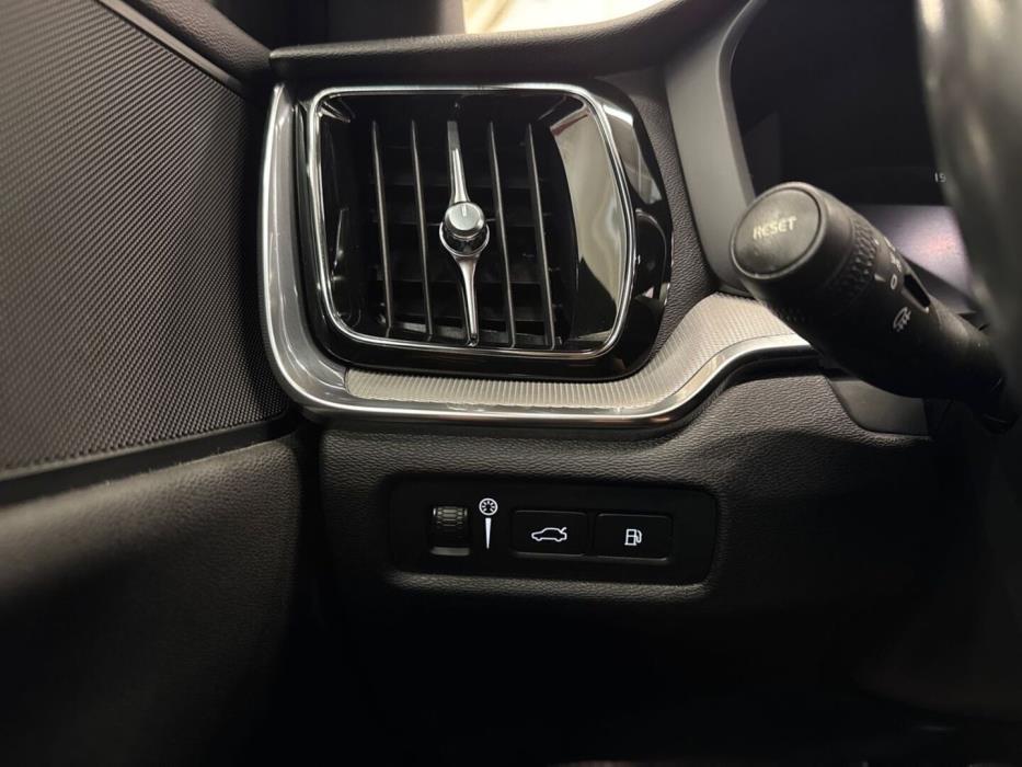 VOLVO V60 2020