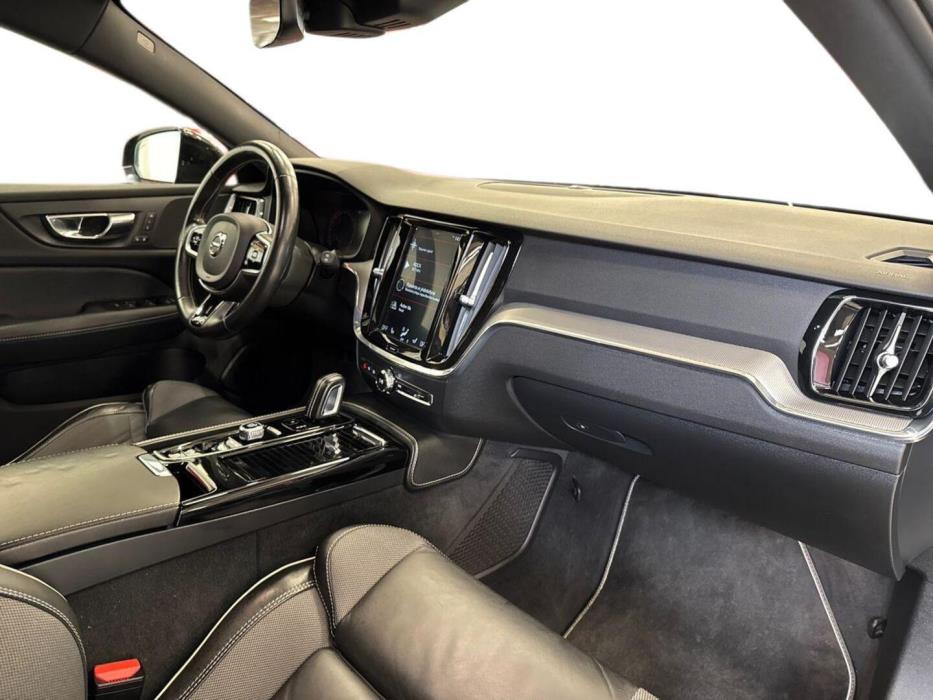 VOLVO V60 2020