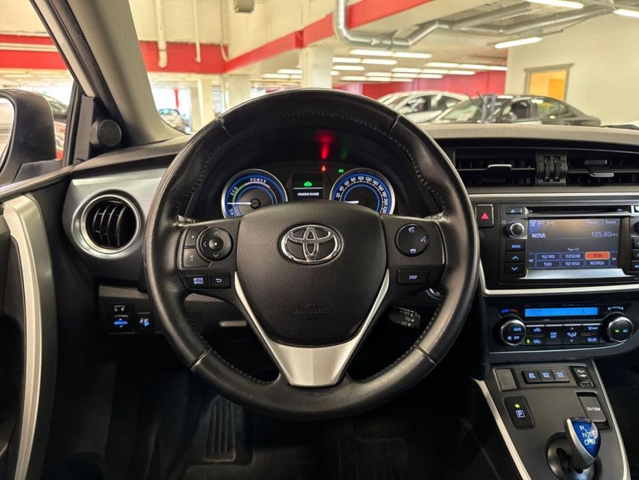 TOYOTA Auris 2014