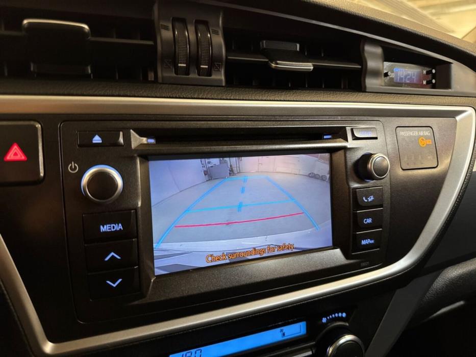 TOYOTA Auris 2014