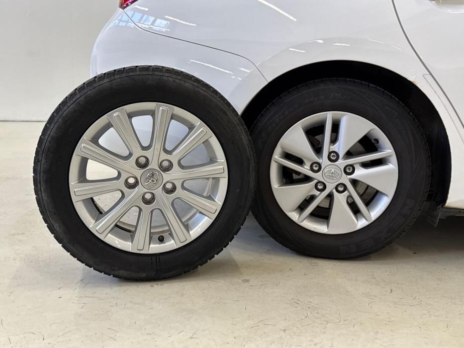 TOYOTA Auris 2014