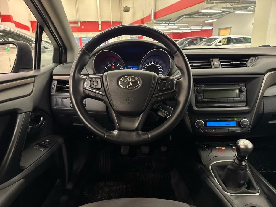 TOYOTA Avensis 2016