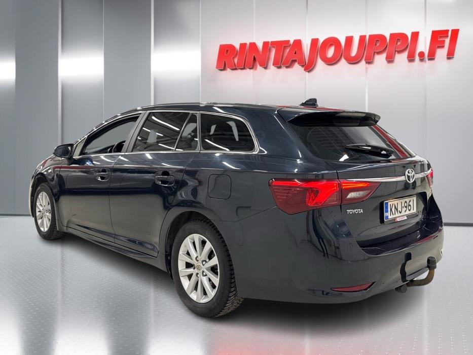 TOYOTA Avensis 2016