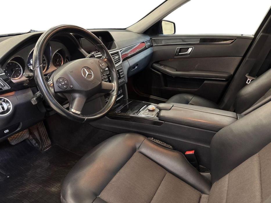MERCEDES-BENZ E 2012