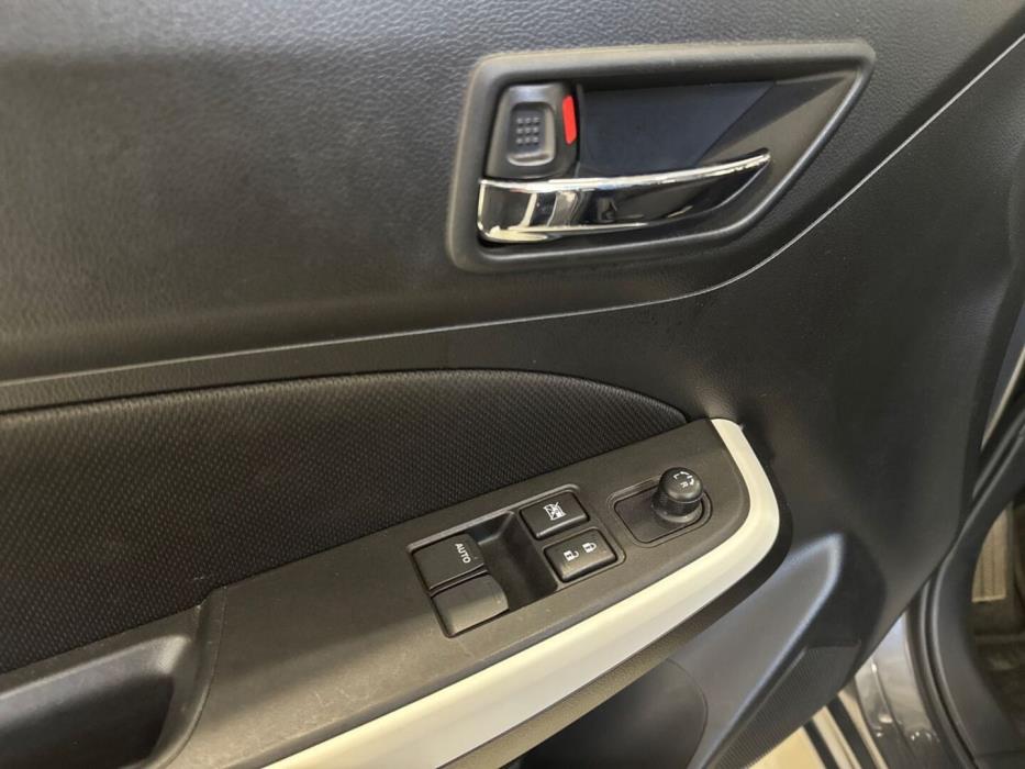 SUZUKI Swift 2017