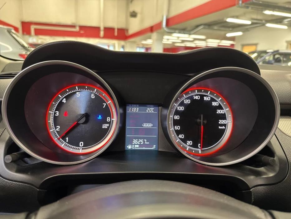 SUZUKI Swift 2017