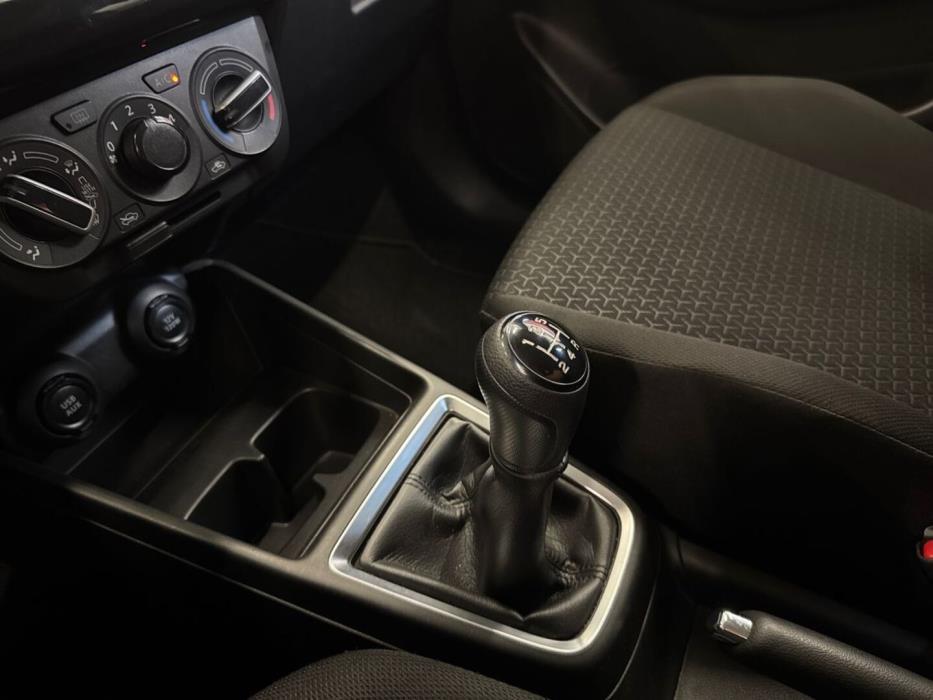 SUZUKI Swift 2017