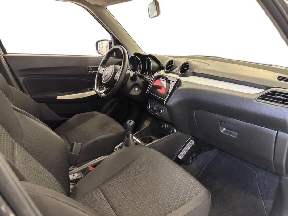 SUZUKI Swift 2017