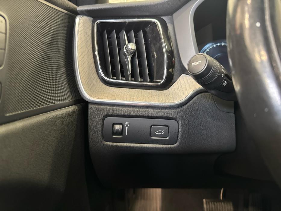 VOLVO XC60 2018