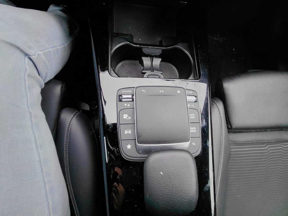 MERCEDES-BENZ A 2021