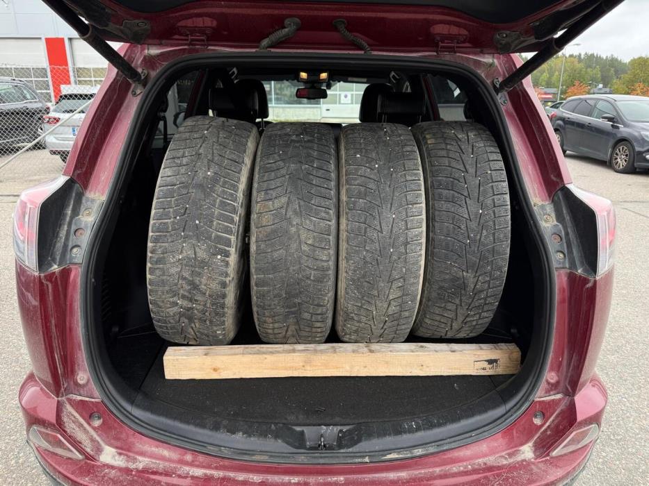 TOYOTA RAV4 2018