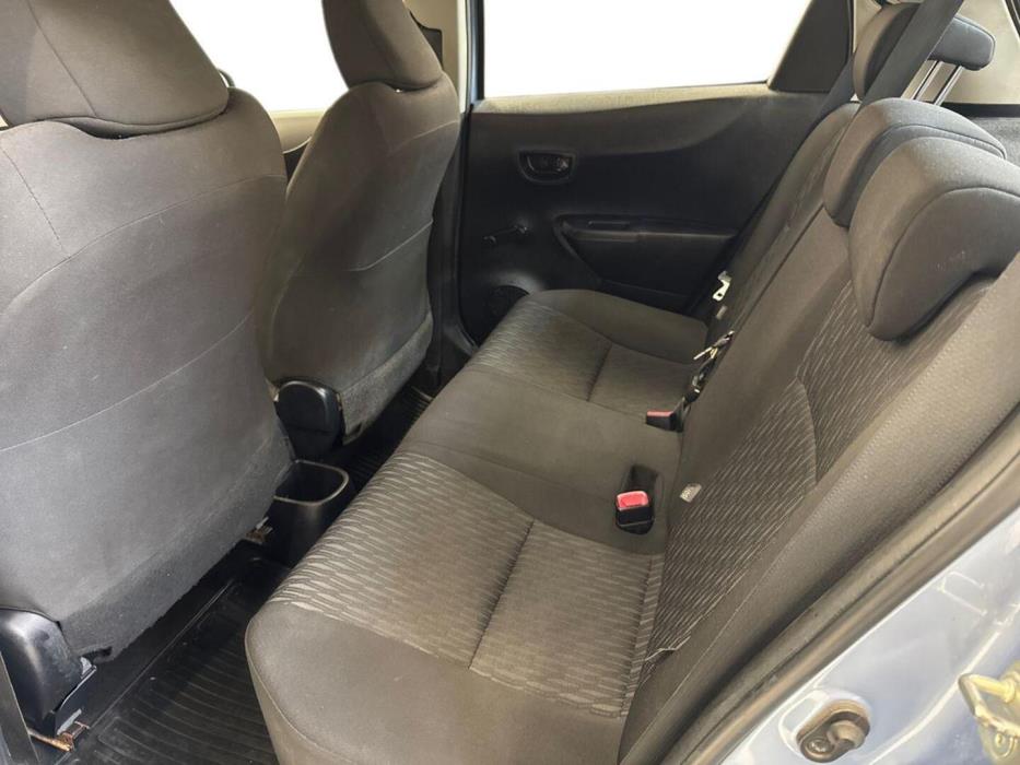 TOYOTA Yaris 2012
