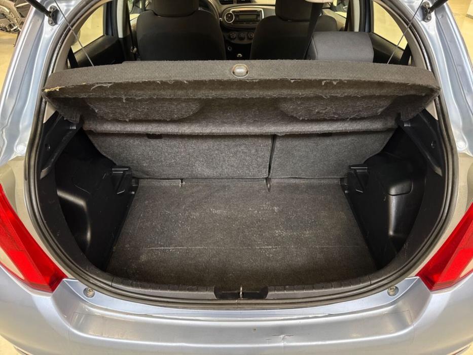 TOYOTA Yaris 2012
