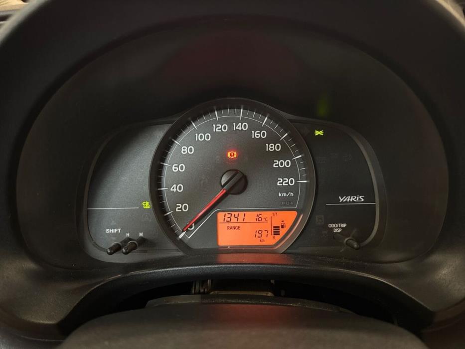 TOYOTA Yaris 2012