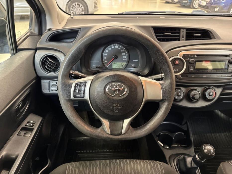 TOYOTA Yaris 2012