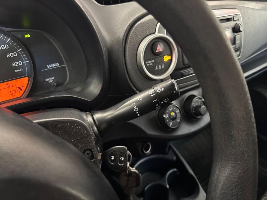 TOYOTA Yaris 2012