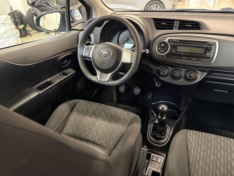 TOYOTA Yaris 2012