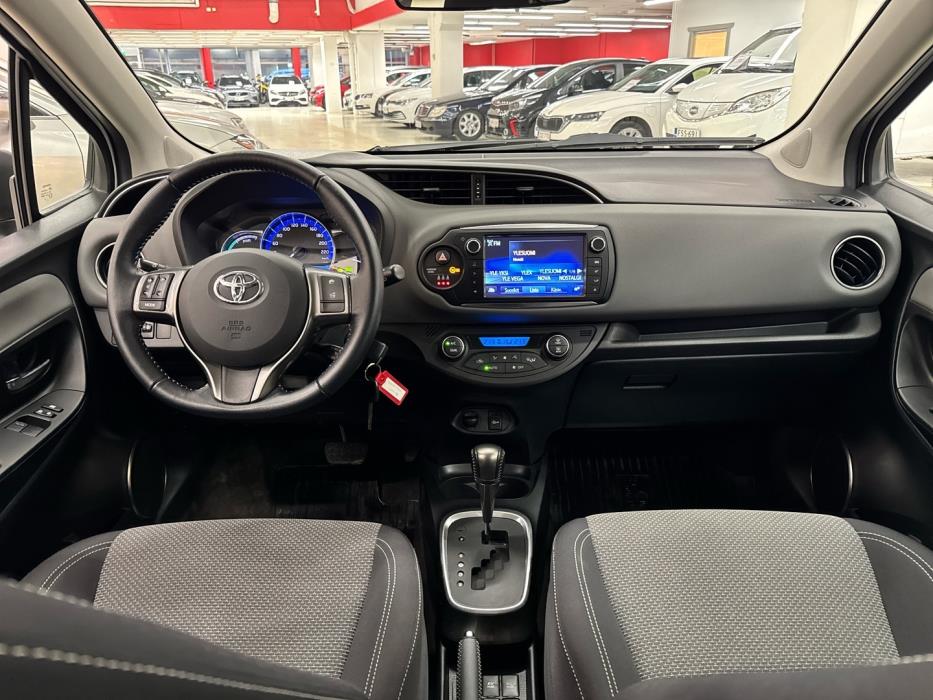TOYOTA Yaris 2015