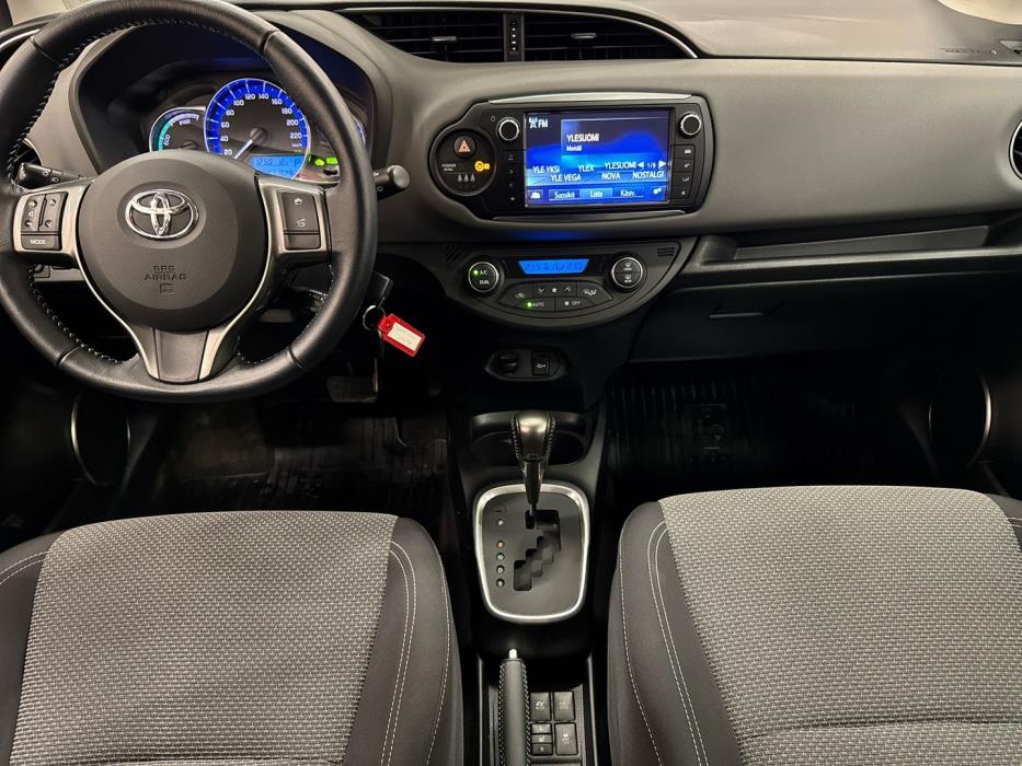 TOYOTA Yaris 2015