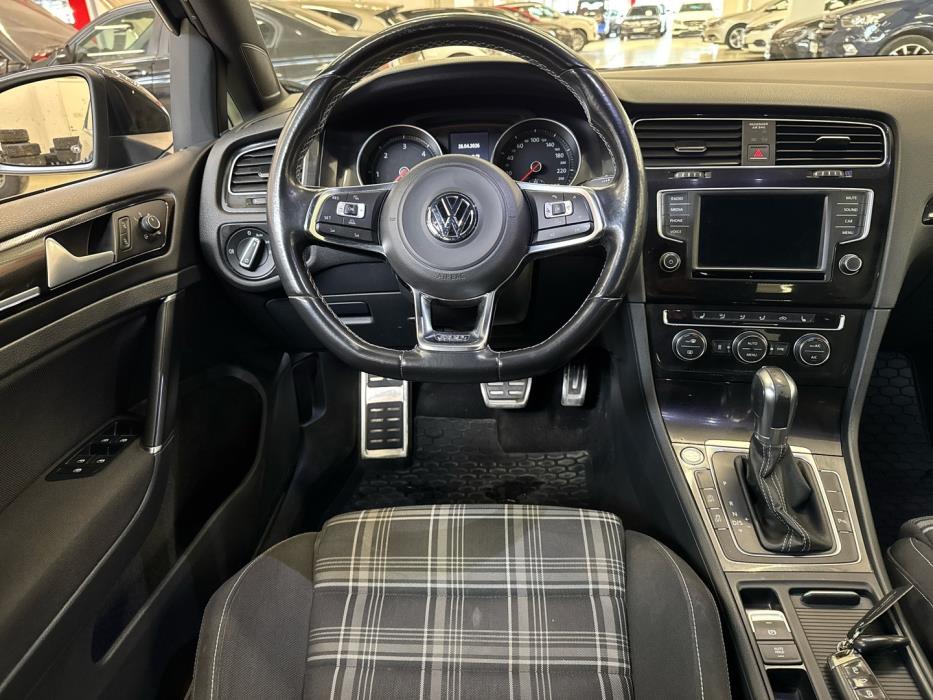 VOLKSWAGEN Golf 2016