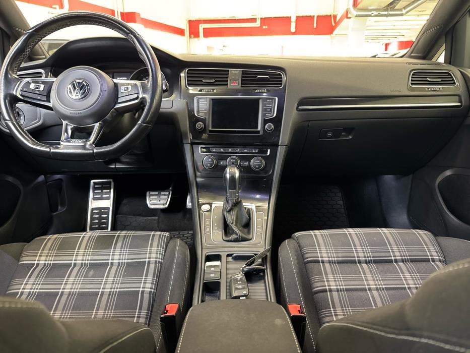 VOLKSWAGEN Golf 2016