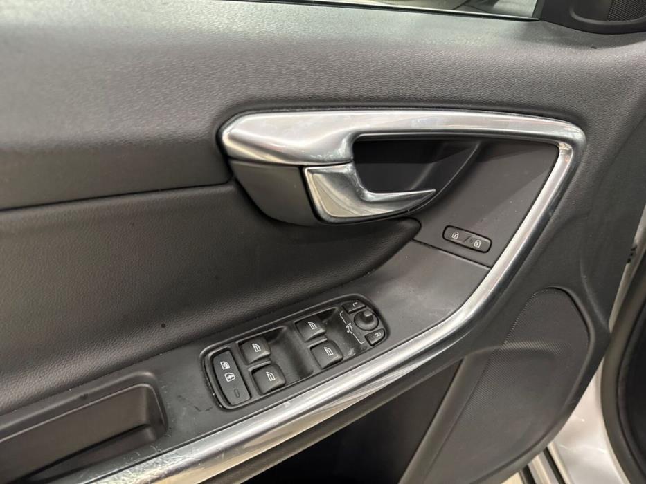 VOLVO V60 2016