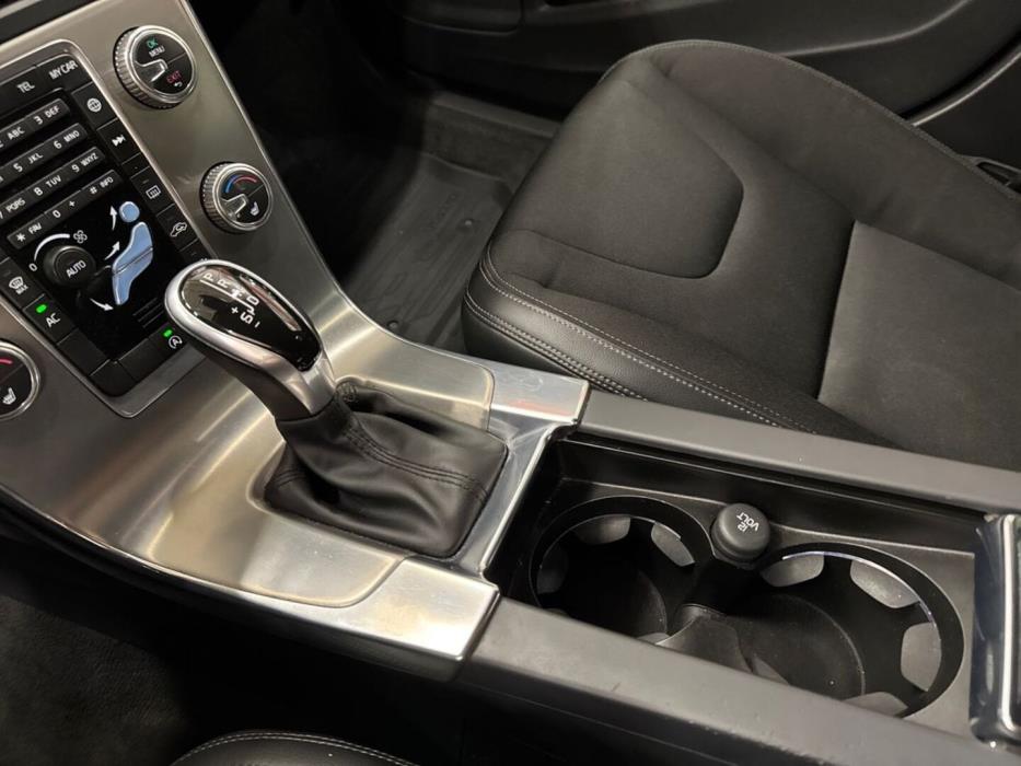 VOLVO V60 2016