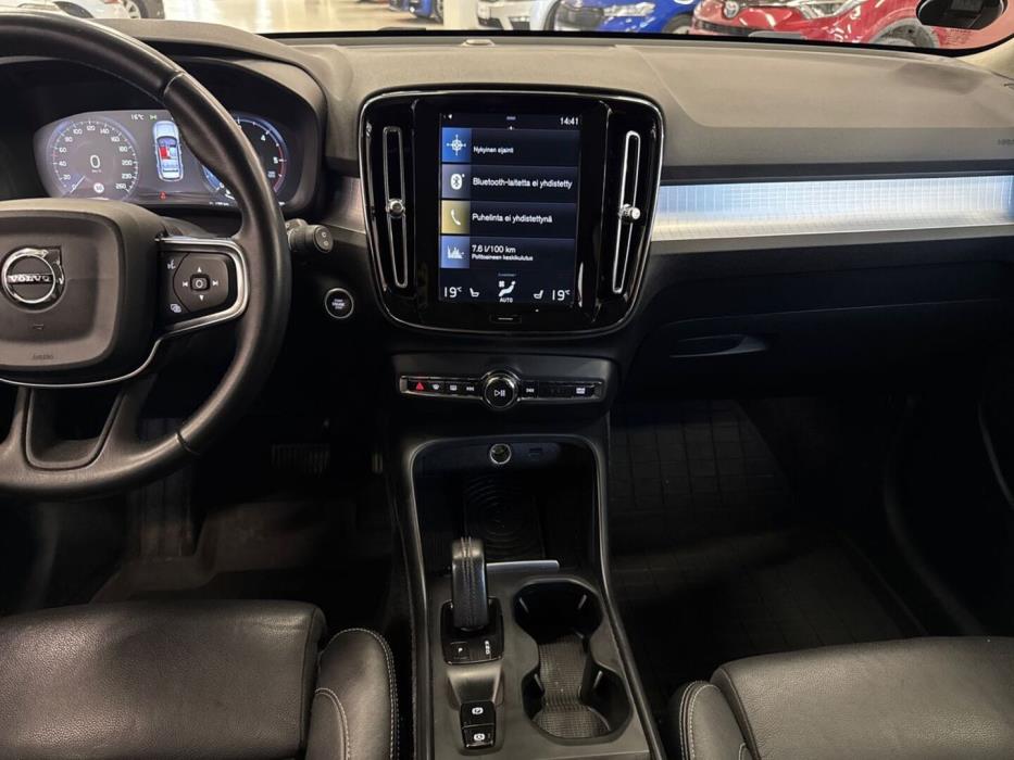 VOLVO XC40 2018