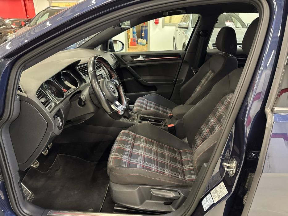 VOLKSWAGEN Golf 2014