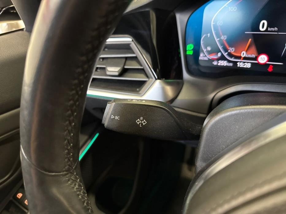BMW 330 2019