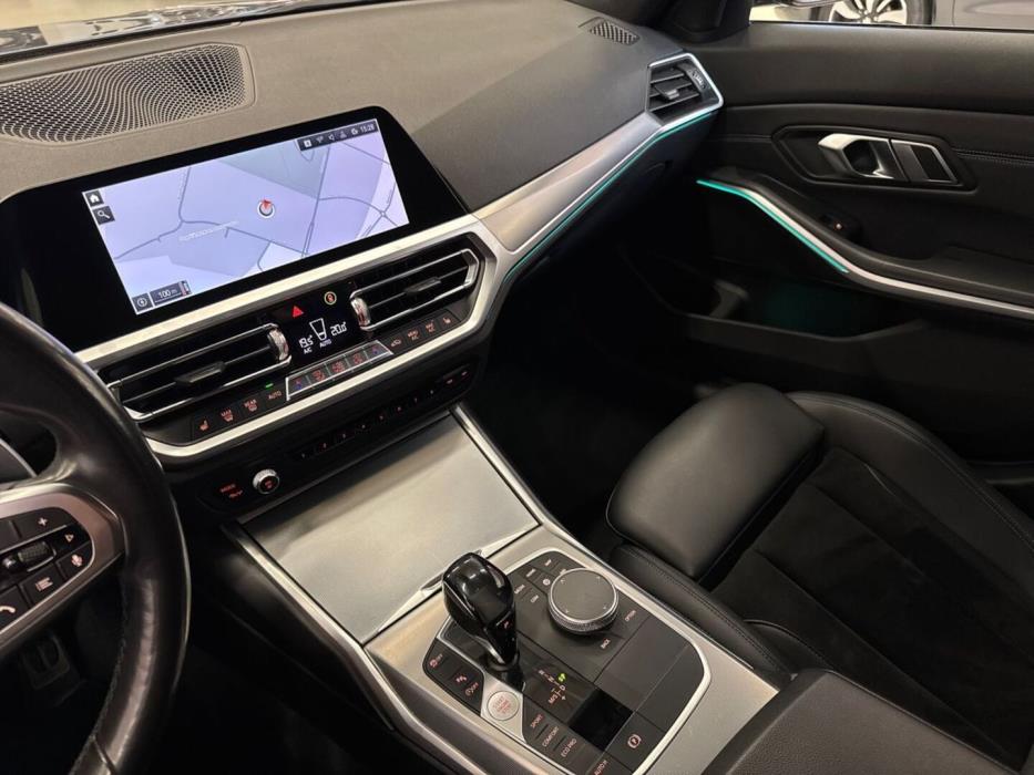 BMW 330 2019
