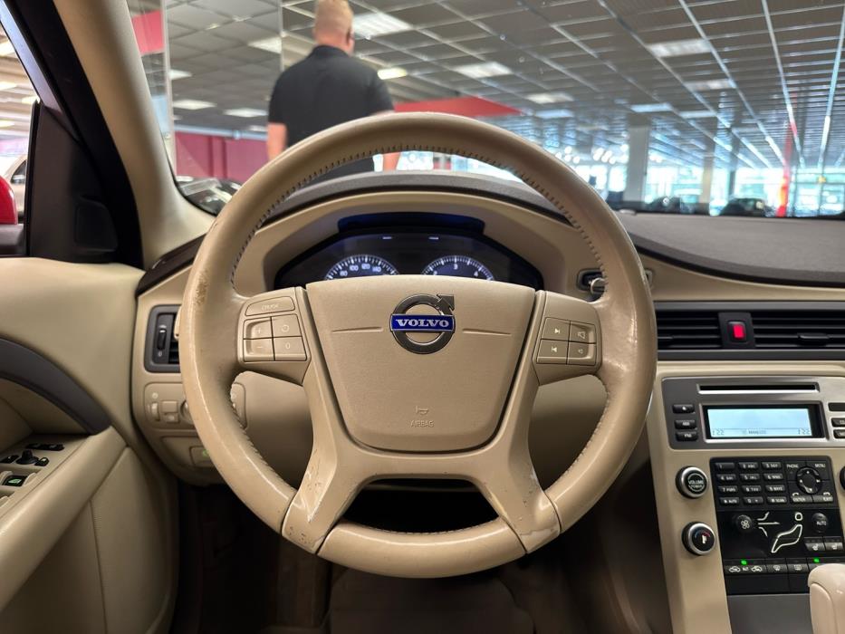 VOLVO V70 2009